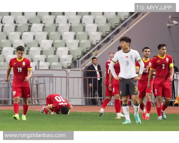 足球明星踏上中国土地展现魅力与激情的精彩瞬间