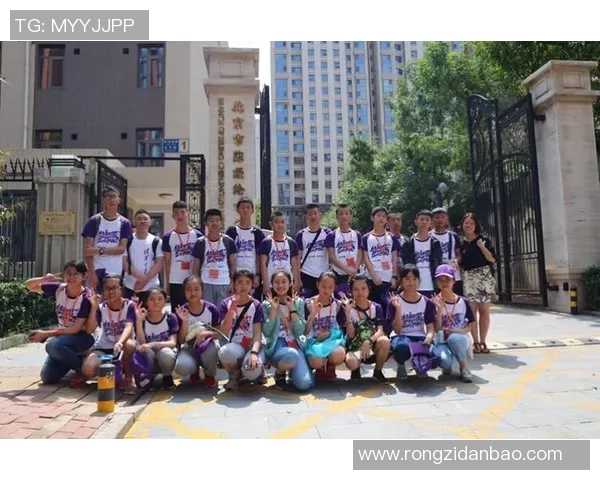 足球明星温暖心灵携手抗癌小男孩共度难忘时光